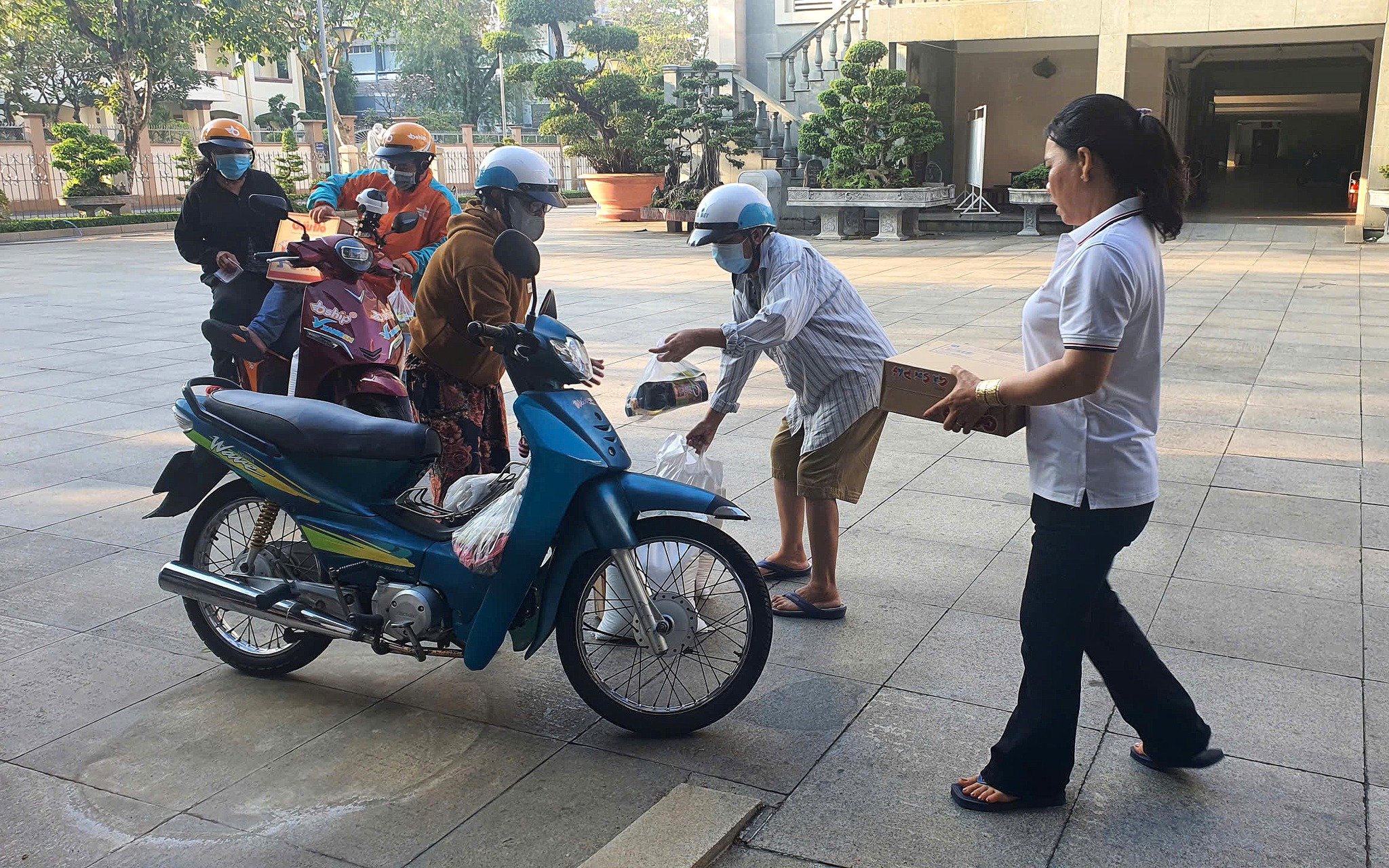 Chia sẻ bác ái, mừng lễ Phục Sinh 2026